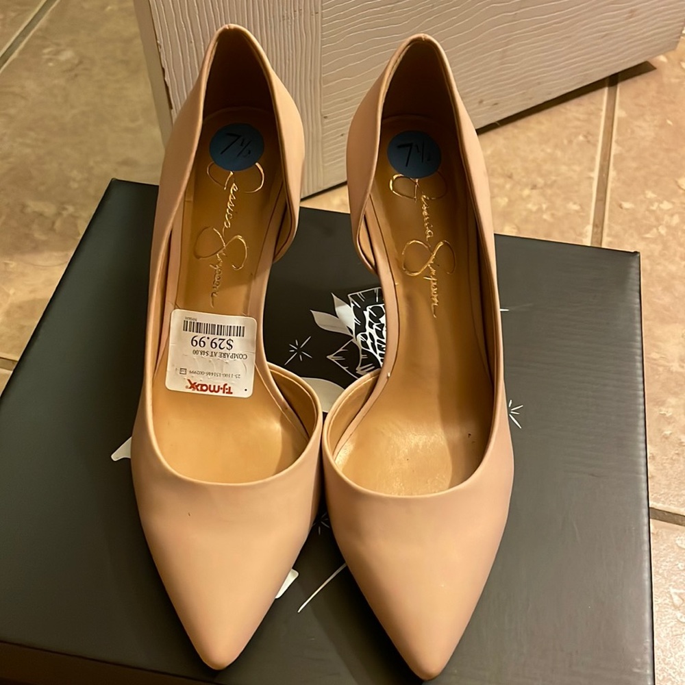 Jessica Simpson 7.5